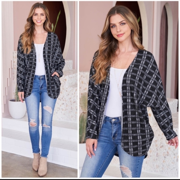 Black And White Cozy Round Hem Cardi Jacket with POCKETS - Picture 6 of 17